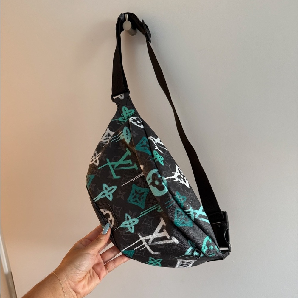 New Authentic Louis Vuitton Graffiti Monogram Eclipse Bum Bag Crossbody M21397